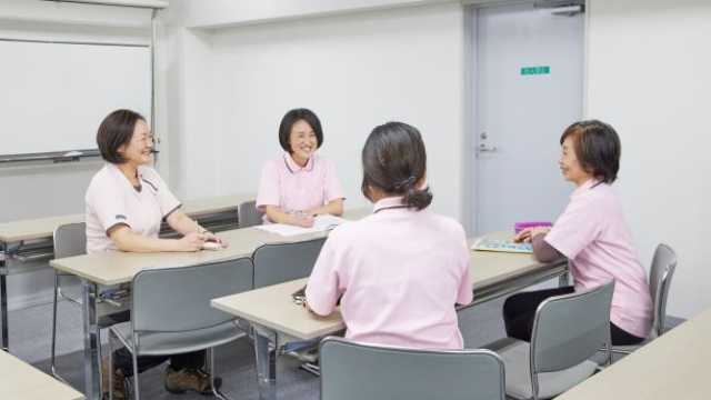 おひとりおひとりに合わせた、きめ細やかなケアを提供します|訪問看護ステーションけやき 「やさしさと 確かな技と かしこさで 生きかた尊ぶ訪問看護」をモットーにご本人やご家族の意向を大切にした、丁寧な看護を行っています。