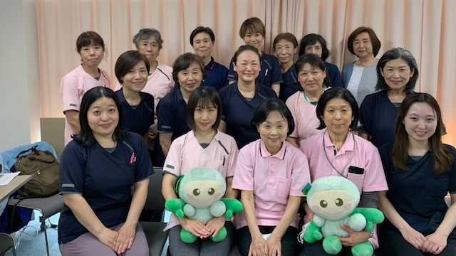 おひとりおひとりに合わせた、きめ細やかなケアを提供します|訪問看護ステーションけやき 「やさしさと 確かな技と かしこさで 生きかた尊ぶ訪問看護」をモットーにご本人やご家族の意向を大切にした、丁寧な看護を行っています。