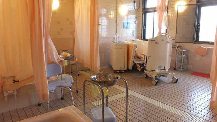 すべて個別浴槽の浴室｜特定非営利活動法人桜実会　デイサービス玉川学園　（併設：居宅介護支援・ヘルパーステーション・認知症デイサービス）