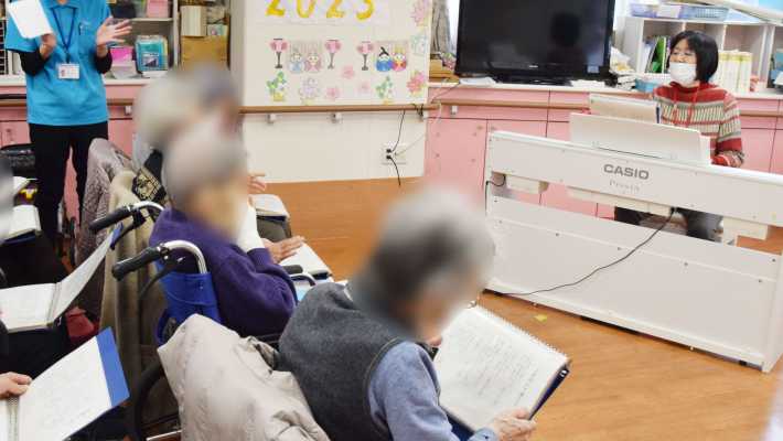 季節の行事だけでなく、音楽療法も!|株式会社ケアネット・トキ 【神谷デイサービス】