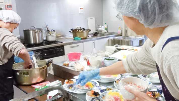 栄養士監修のもと手作りのお昼ご飯｜ケアポート銀の鈴