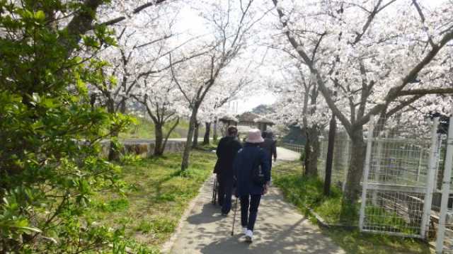 私たちは、家庭的な雰囲気の中で、 皆様の生活の向上とリハビリのお手伝いをさせていただきます|八幡慈恵病院(通所リハビリ・訪問リハビリ)