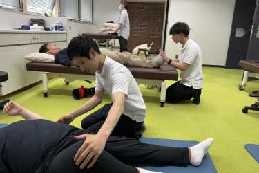 毎回30分のマンツーマンがあるからこそできる一人ひとりに合わせた自主トレ。｜脳卒中特化型デイサービス セラピコ相模原