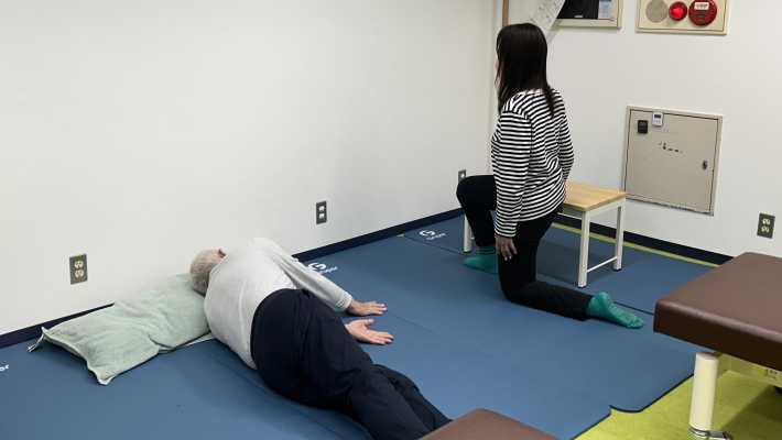 マット上での運動も可能｜脳卒中特化型デイサービス セラピコ相模原