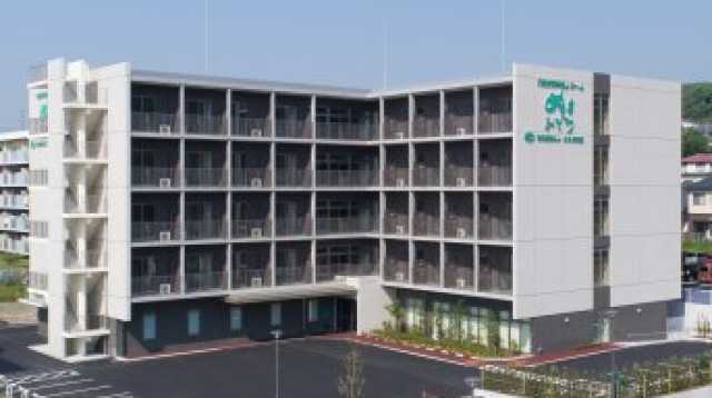 【施設外観】住宅街の一画にあり、高蔵山の麓に位置することから、上層階からは周防灘が一望できます