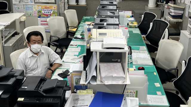 皆で和気あいあいとやっています。いろいろな事例について皆で意見を交わしています。｜南田辺介護支援事業所（ケアマネジャー)