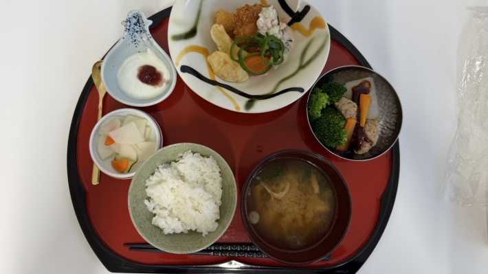 元料理人が作る自慢の手作り昼食|デイサービスひなたぼっこ【株式会社ジークレイン】