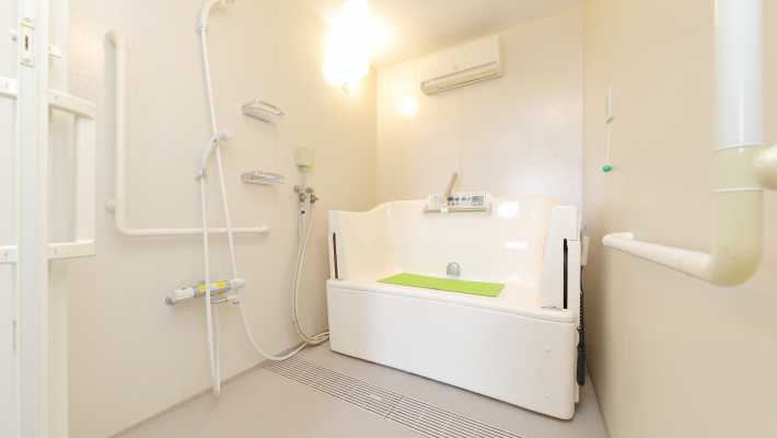 個室のユニットバス7室と大浴場を完備｜グリーンヒルズ北九州
