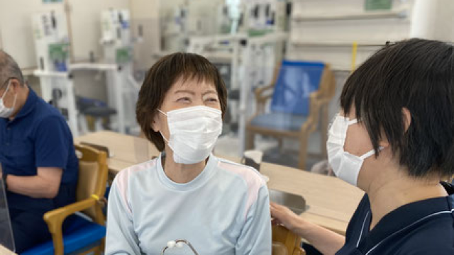 会話は心のビタミン。交流を通じて学び合い、健康を支援。
