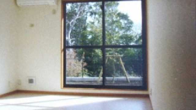 緑に囲まれた四季折々の景色が楽しめる環境にある、木造平屋造りのゆったりしたグループホーム｜グループホーム和楽の里