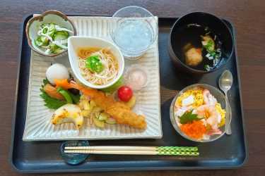 月に一度のイベント食、今月も豪華で美味しかったです(❁´◡`❁)｜介護サークル　かがやき　丘の上の小さな家