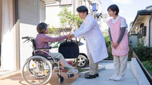 ご利用者様の自宅へ伺い、体調管理や内服管理など行います。|パプリカ訪問看護ステーション