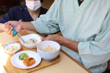 管理栄養士がご自宅に伺い、食事や栄養に関する悩み事に対してアドバイスいたします|大井中央病院 訪問リハビリテーション