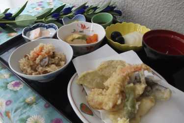 《バラエティに富んだ食事の提供》｜成幸ホーム　《併設：成幸在宅サービスセンター／成幸在宅介護支援センター》