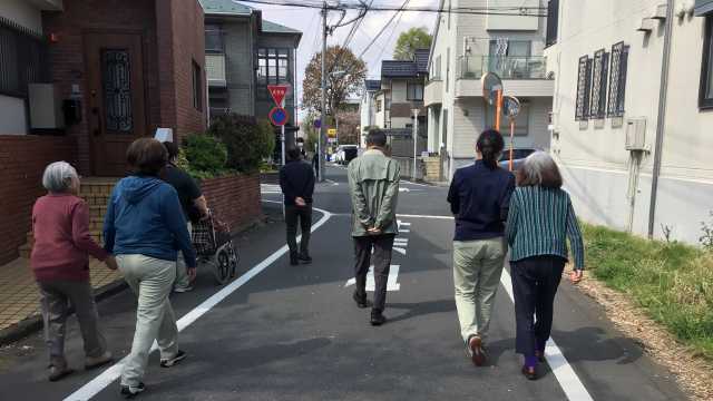 閑静な住宅街の一角にある一般の住宅と変わらない構えの「デイサービス」｜品川区立小山在宅サービスセンター  小山の家