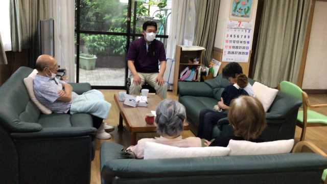 閑静な住宅街の一角にある一般の住宅と変わらない構えの「デイサービス」｜品川区立小山在宅サービスセンター  小山の家