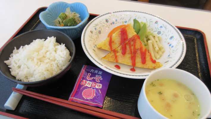家庭的であたたかいお食事の提供｜にしのみや聖徳園（介護老人福祉施設）