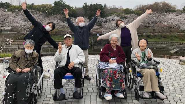 利用者様、家族様、地域、職員・・・ すべてをつなぐ「架け橋」を目指して｜特別養護老人ホーム オーネスト堀川