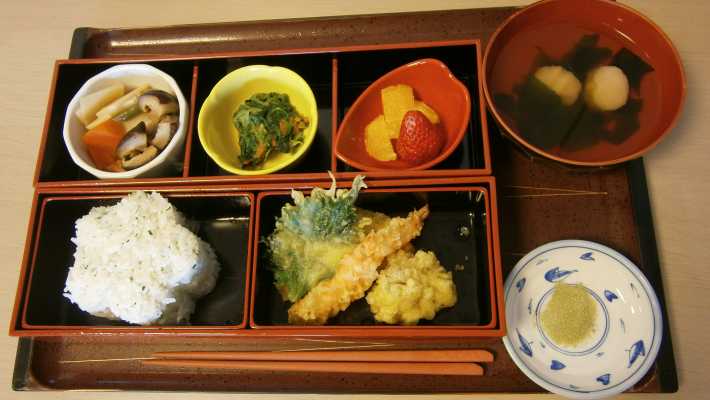 ▼施設内の厨房で手作りのお食事をご用意♪｜きらら浜松