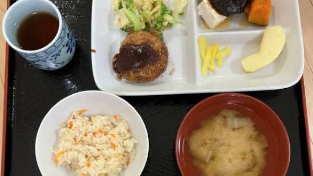 陶芸をはじめ、季節ごとの作品づくりなど”作る楽しみ”を味わえるデイサービス｜デイサービスセンターけやきつつじが丘
