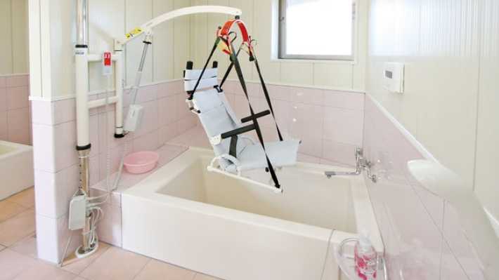 広々とした浴槽｜デイサービスあゆみ保母／有限会社サポートプランニング