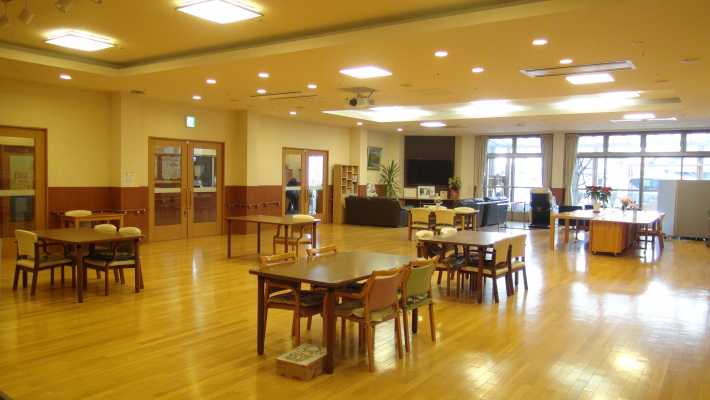 広くて開放的なリビング｜介護付き有料老人ホーム【混合型特定施設いぶき】/(株)いぶきの会