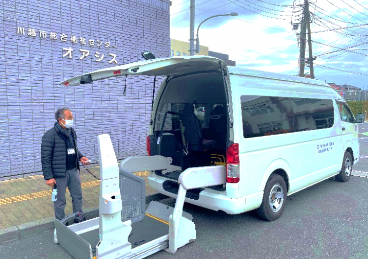 シニアも活躍中！デイサービスの送迎車の運転をやってみませんか？｜川越市社会福祉協議会　デイリハおあしす