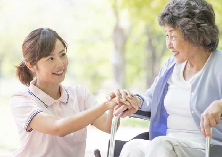 【土日祝のみ】未経験・無資格歓迎★夜勤なしの介護スタッフ！1日4h～勤務OK！｜小規模多機能型居宅介護　ナーシングみち草　　