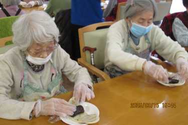 桜餅クレープ作りました｜こがデイサービスみづまの杜