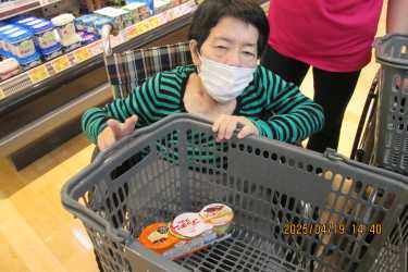 外出レク。買い物に行きました。｜こがデイサービスみづまの杜