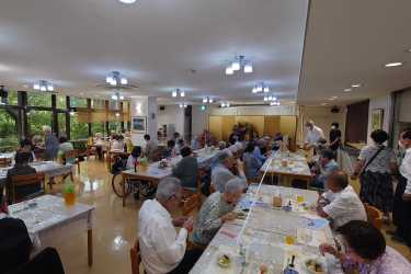 「敬老の日・昼食会」｜介護付き有料老人ホーム　申孝園ロータスヴィラ（シンコウエンロータスヴィラ）
