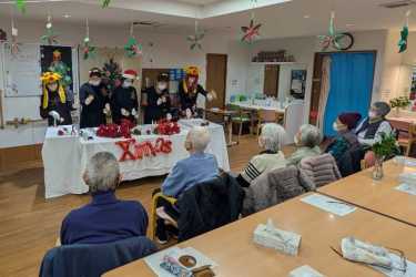 笑顔はじけるクリスマス会を開催しました！｜はちやデイサービスセンター