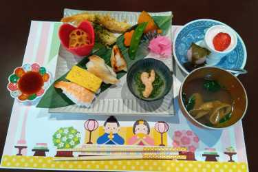 今日は嬉しいひな祭り💞｜介護サークル　かがやき　丘の上の小さな家