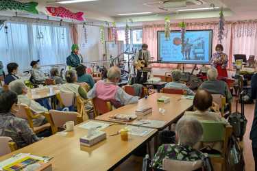 大学講師を招いての本格イベント！心と体で感じる音楽の力｜はちやデイサービスセンター