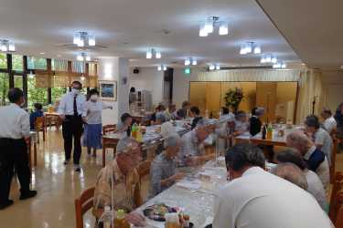 「敬老の日・昼食会」｜介護付き有料老人ホーム　申孝園ロータスヴィラ（シンコウエンロータスヴィラ）